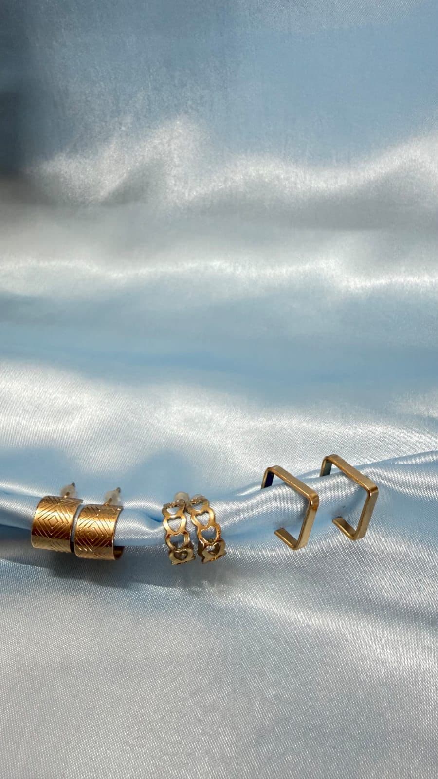 Light weight trendy daily wear hoops