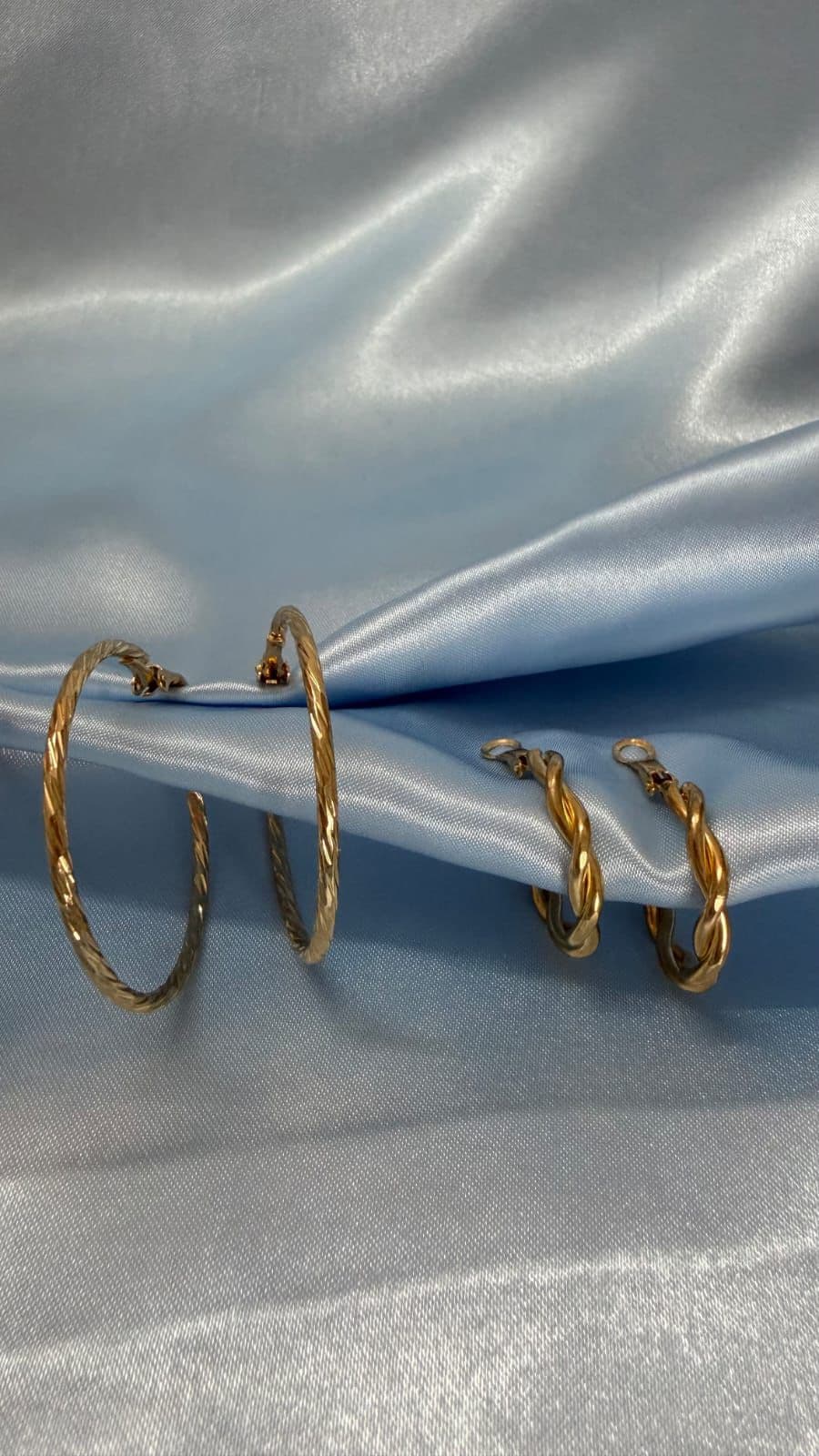 Light weight trendy daily wear hoops