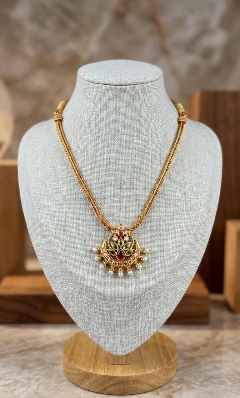 Chaand Aura Pendant Chain alternate